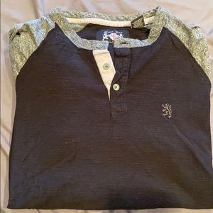 Men’s black and grey T-shirt